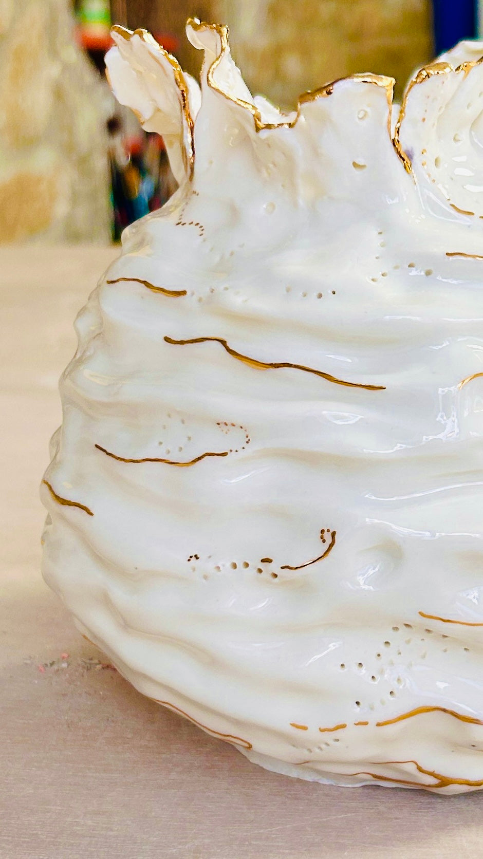 Luminaire en porcelaine « Traces dans le sable » – Lampe sculpturale en céramique