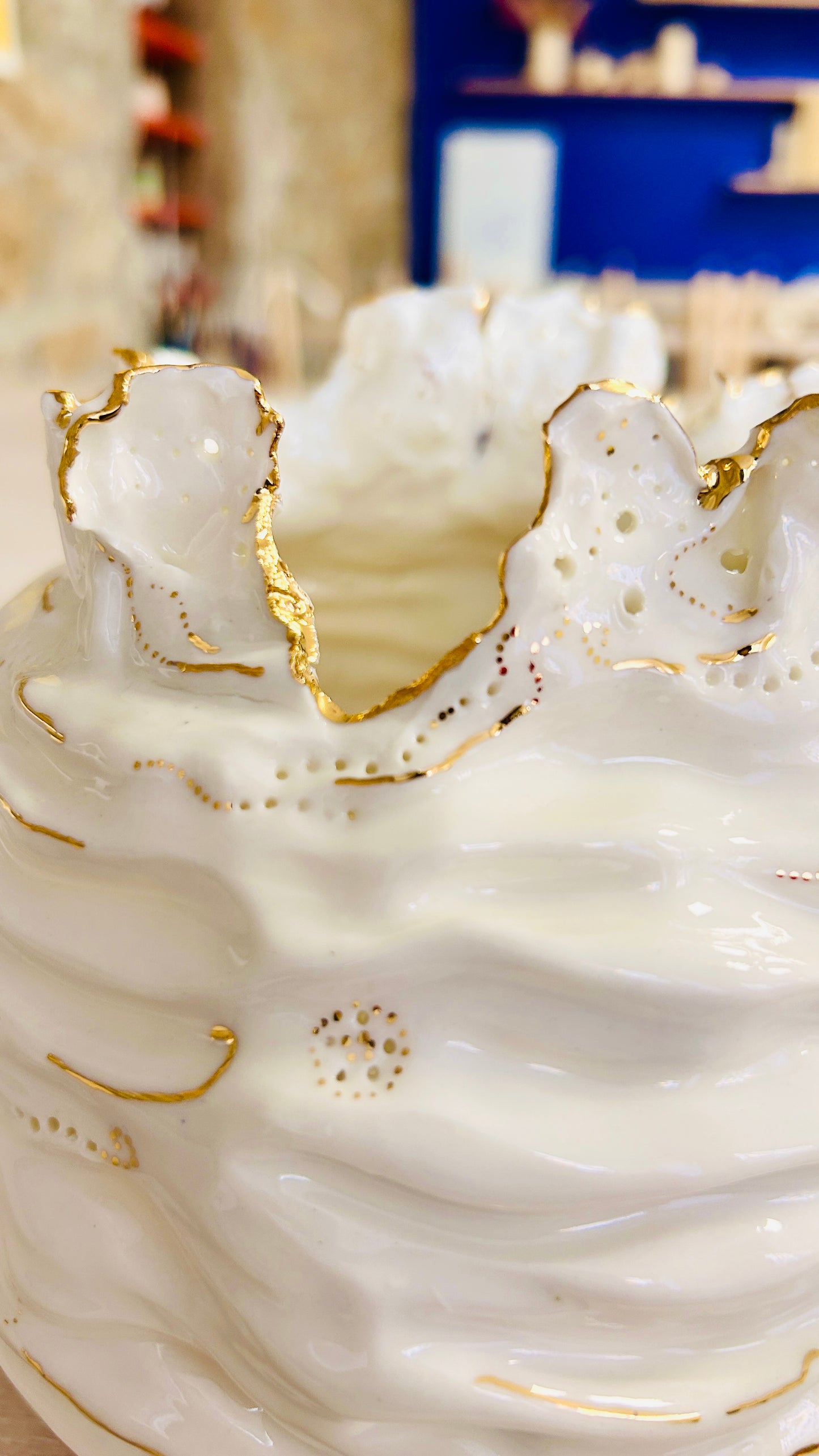 Luminaire en porcelaine « Traces dans le sable » – Lampe sculpturale en céramique